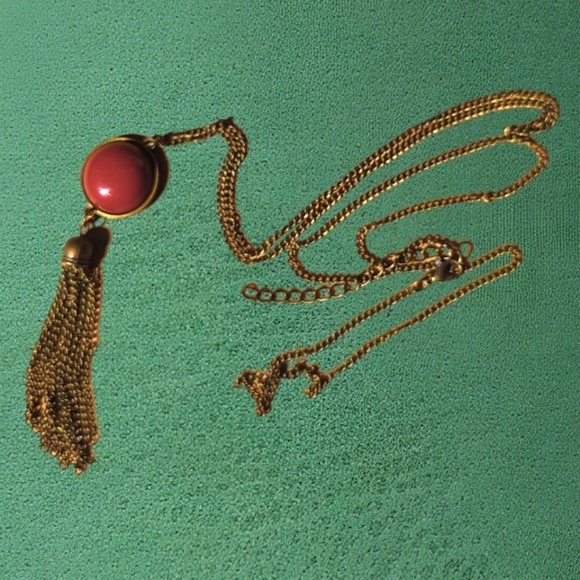Red lucite cabochon and tassel pendant w/ chain necklace - Picture 1 of 4